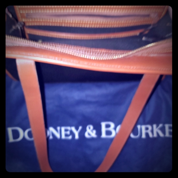 3 Dooney & Burke Womans Hand bags - Picture 4 of 8